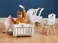 Le Toy Van Drevená postieľka Sleigh, 13 hračky pre deti