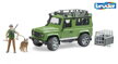 Bruder 2587 Land Rover Defender s poľovníkom a psom