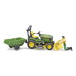 Bruder 62104 Bworld traktor John Deere s prívesom a záhradníkom, 2, hračky pre deti