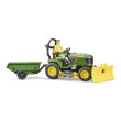 Bruder 62104 Bworld traktor John Deere s prívesom a záhradníkom, 3, hračky pre deti