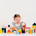 Le Toy Van Petilou Farebné kocky v bavlnenej taške 60 ks, 6 hračky pre deti