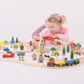 Hračka Bigjigs Rail Drevená vláčikodráha - Mesto a dedina 101 ks, 11620