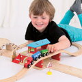 Hračka Bigjigs Rail Drevené autodráhy - Stanica nad cestou, 11708