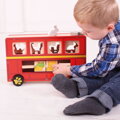 Hračka Bigjigs Toys Drevený autobus so zvieratkami Vkladanie, 9742