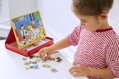 Hračka Petitcollage Magnetická tabuľka Veterinárna klinika, 9705