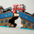Bigjigs Rail Drevené vláčiky - Pirátsky vlak + 3 koľaje, 10865 hračky pre deti