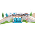 Bigjigs Rail Most s vodopádom, 2 hračky pre deti