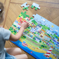 Bigjigs Toys Podlahové puzzle Mesto 48 ks, 3 hračky pre deti