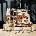 Hračka RoboTime Drevené 3D mechanické puzzle Guľôčková dráha Prepadlisko 233 ks, 2