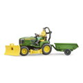 Bruder 62104 Bworld traktor John Deere s prívesom a záhradníkom