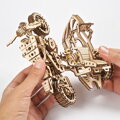 Hračka Ugears 3D mechanické puzzle - UGR-10 Motorka Scrambler s vozíkom 380 ks, 15
