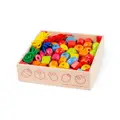 Bigjigs Toys Drevené navliekacie koráliky v prepravke