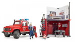 Bruder 62701 Bworld požiarna stanice a hasičský Land Rover s hasičom, 2 hračky pre deti
