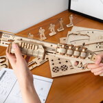 RoboTime Drevené 3D mechanické puzzle Brokovnica Terminátor, 2 hračky pre deti