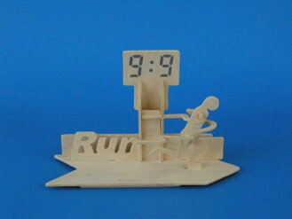 Woodcraft Drevené 3D puzzle stojan na perá Beh S020