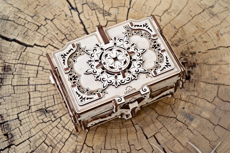 Ugears 3D mechanické puzzle - Antique Box 185 ks Ugears 3D mechanické puzzle - Antique Box 185 ks