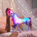 UNICORN ACADEMY SVETELNÝ JEDNOROŽEC WILDSTAR S BÁBIKOU SOPHIA 24 CM