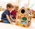 2Kids Toys Activity board Domček šedý - poškodený obal