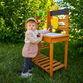 2Kids Toys Drevená záhradná kuchynka s drezom