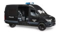 Bruder MB Sprinter s policajtom ťažkoodencom