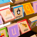Bigjigs Toys Aktívny trojuholník s angličtinou
