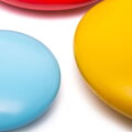 Bigjigs Toys Nasadzovanie okruhliakov, farebné